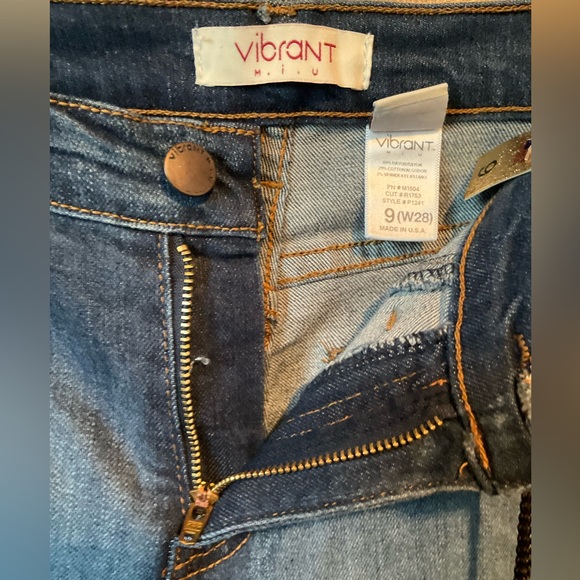 Vibrant M.I.U. Size 9 jeans w/stretch and frayed bottoms - Picture 3 of 6